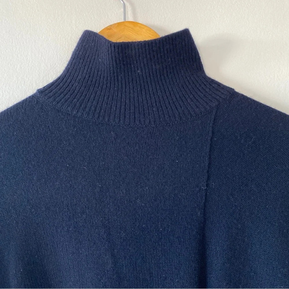 Vince Women's Wool & Cashmere Turtleneck Sweater in Navy Blue Size XS - Picture 2 of 5